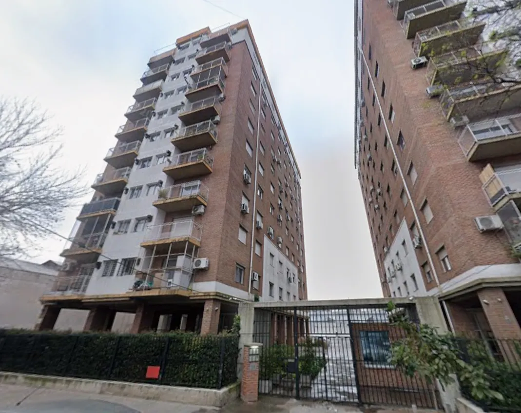 Departamento familiar de 3 dormitorios en Versalles con cochera cubierta