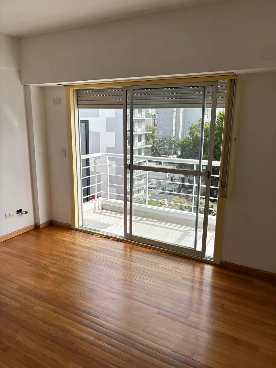 Departamento de 3 ambientes en Flores Centro Plaza