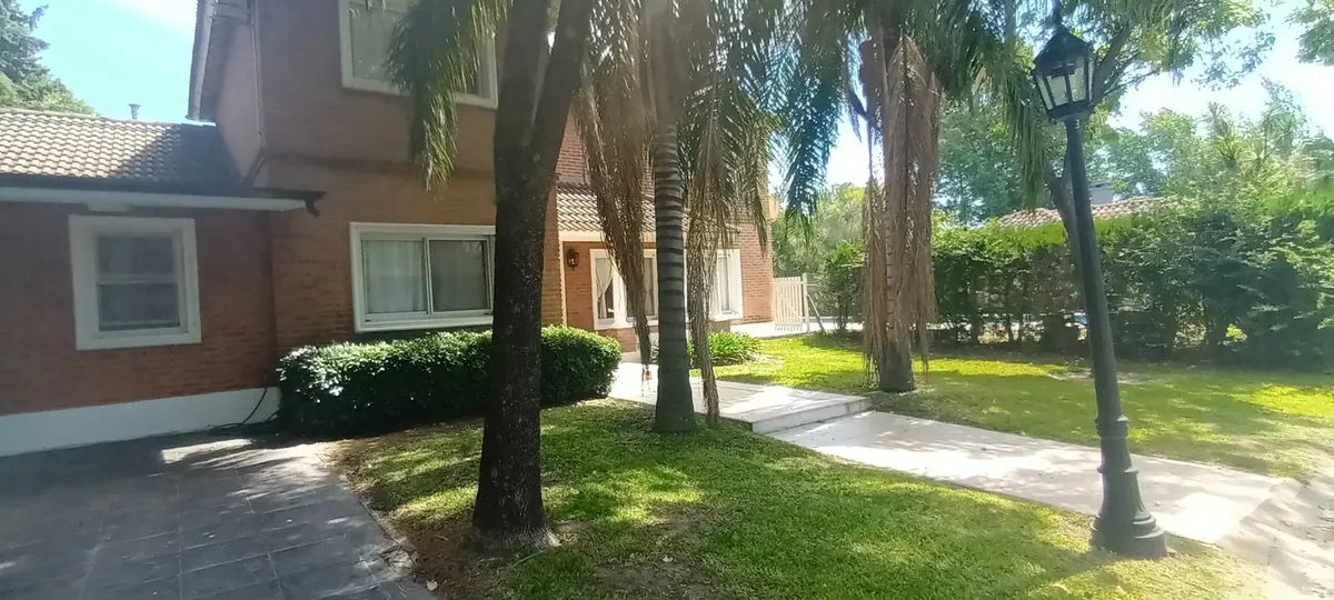 Casa em duas plantas com 5 quartos para alugar em Tigre