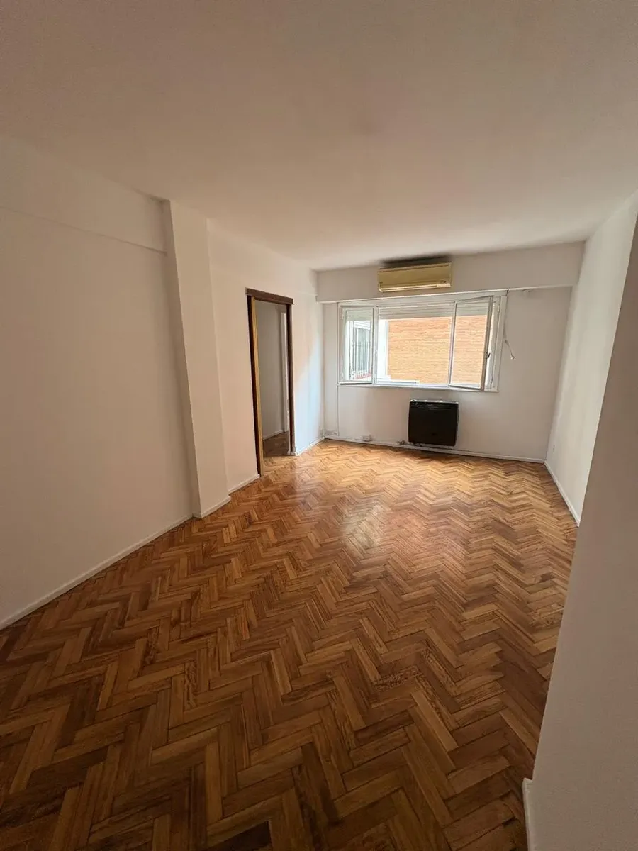 Departamento de 3 ambientes en Almagro con aire acondicionado y lavadero