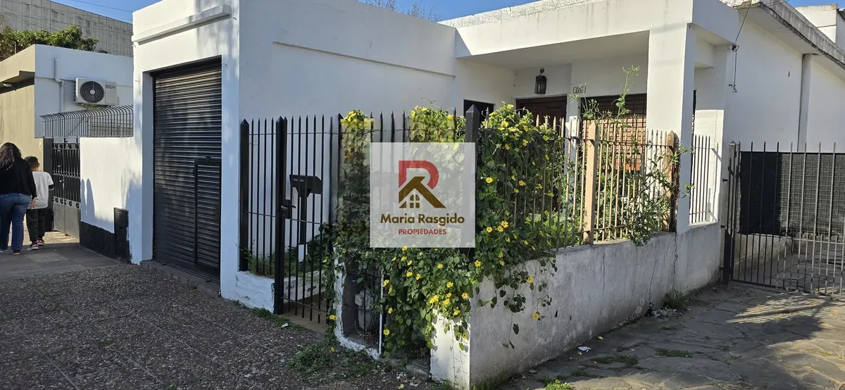 PH de 3 ambientes al frente en Castelar, Morón