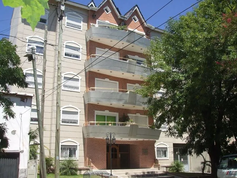 Departamento dúplex de 3 ambientes con cochera en Almirante Brown
