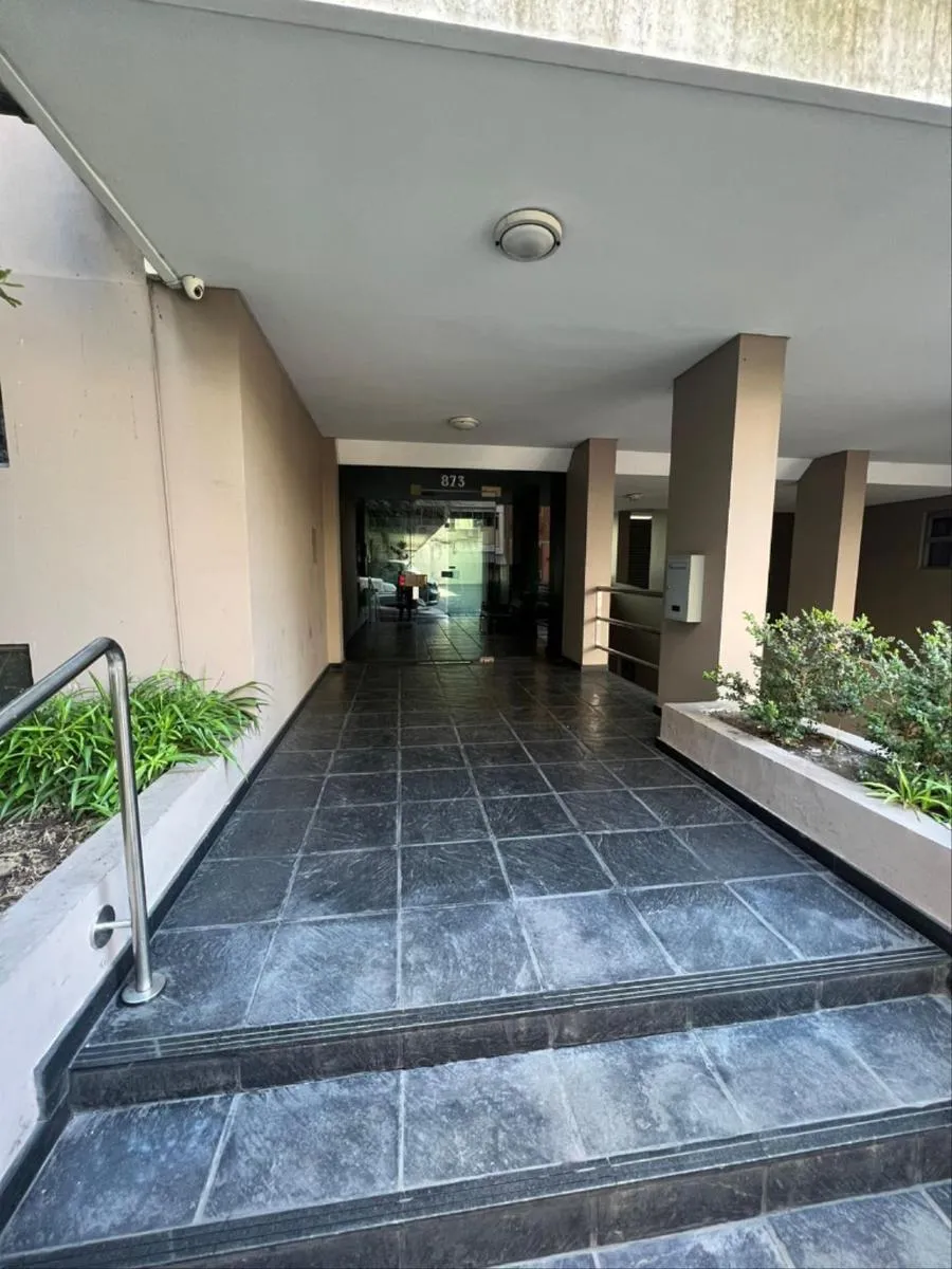 Apartamento de três dormitórios para alugar em La Plata