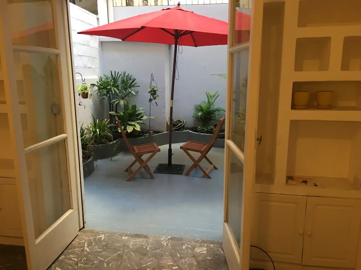 Departamento de 3 dormitorios con gran patio en Monserrat