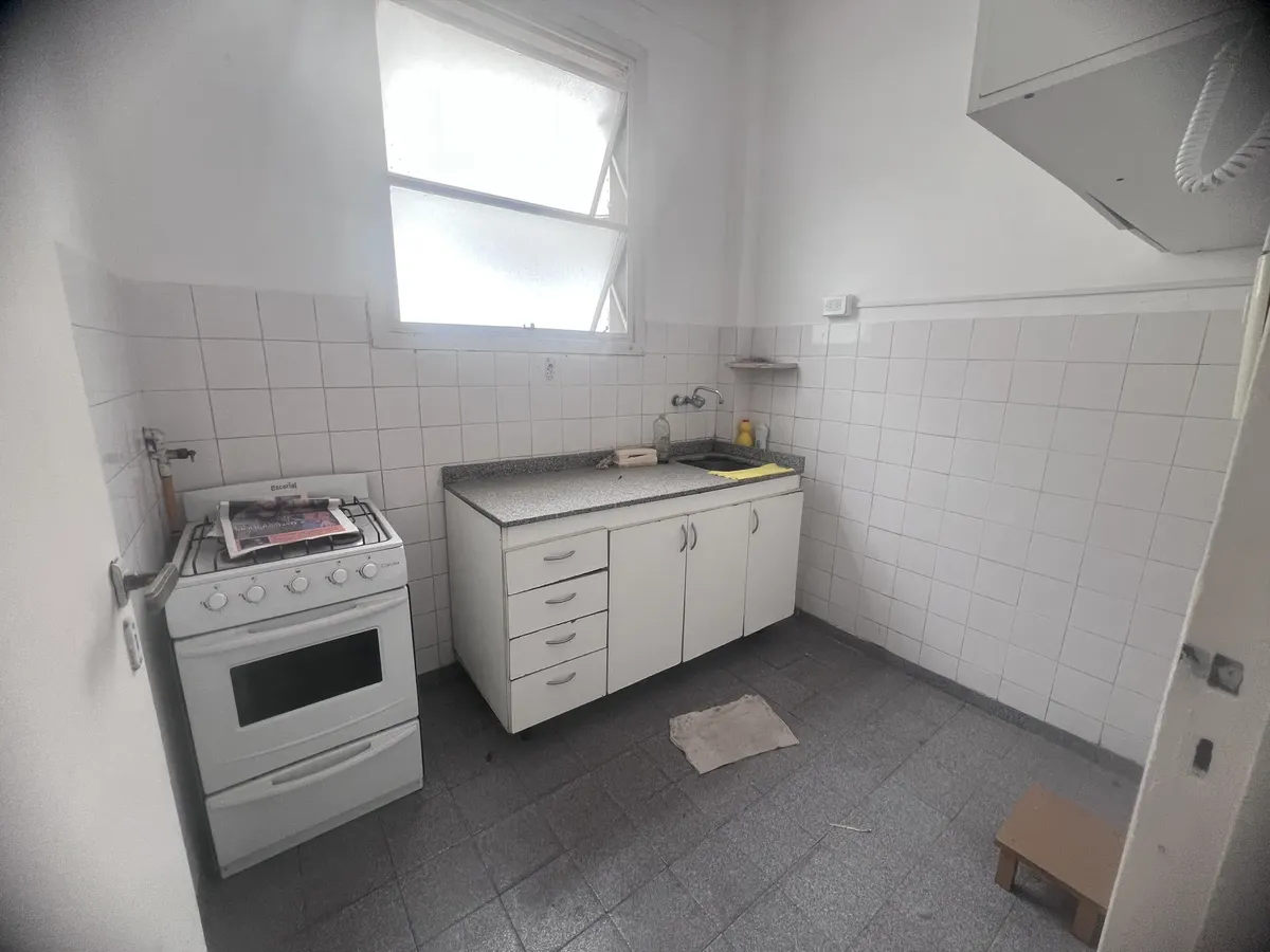 Departamento de 2 ambientes por escalera en Monserrat