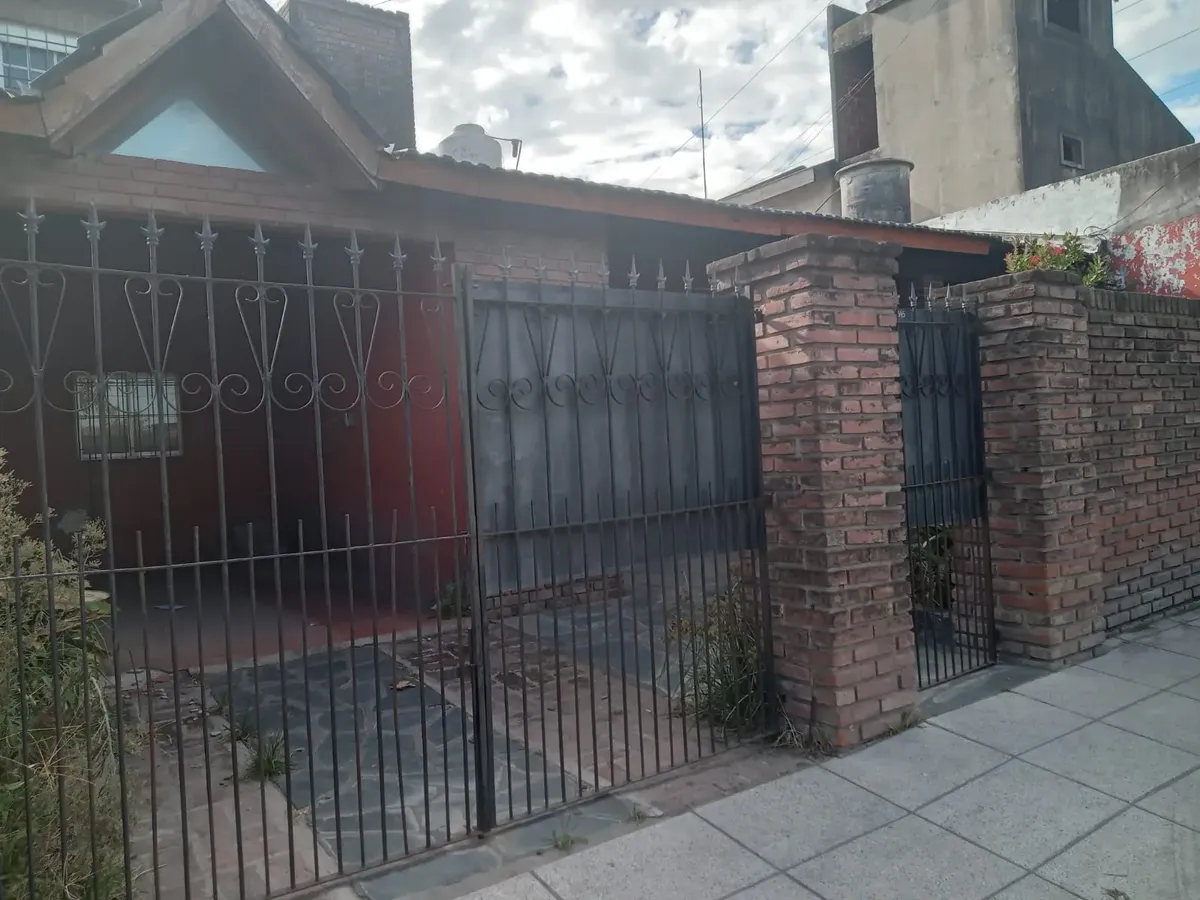 Casa de 5 ambientes con 4 dormitorios en Villa Udaondo