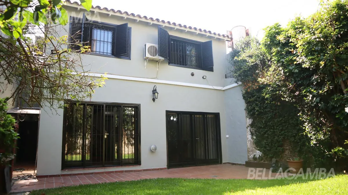 Аренда дома в Vicente López с 4 спальнями, садом, зоной гриля и парковкой