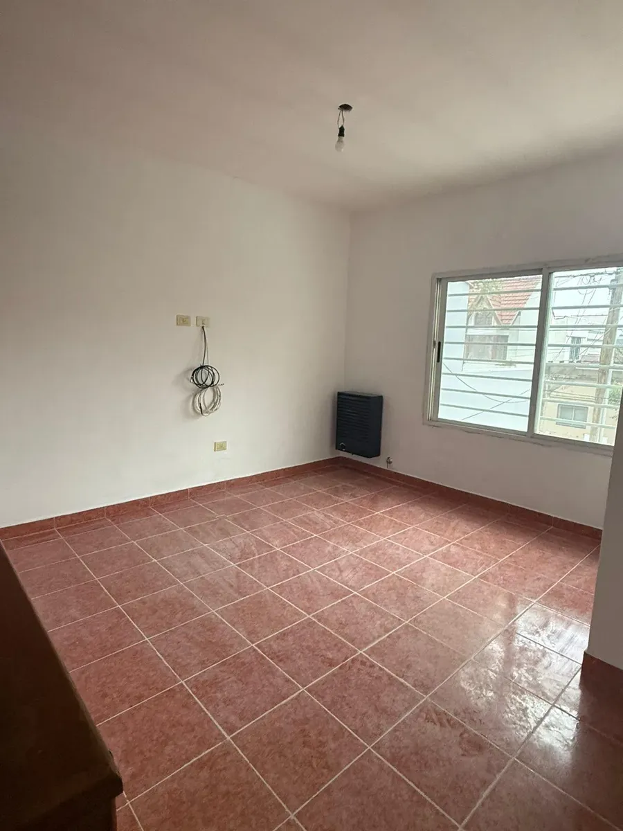 Apartamento de 2 ambientes com 1 quarto em Lanús Este