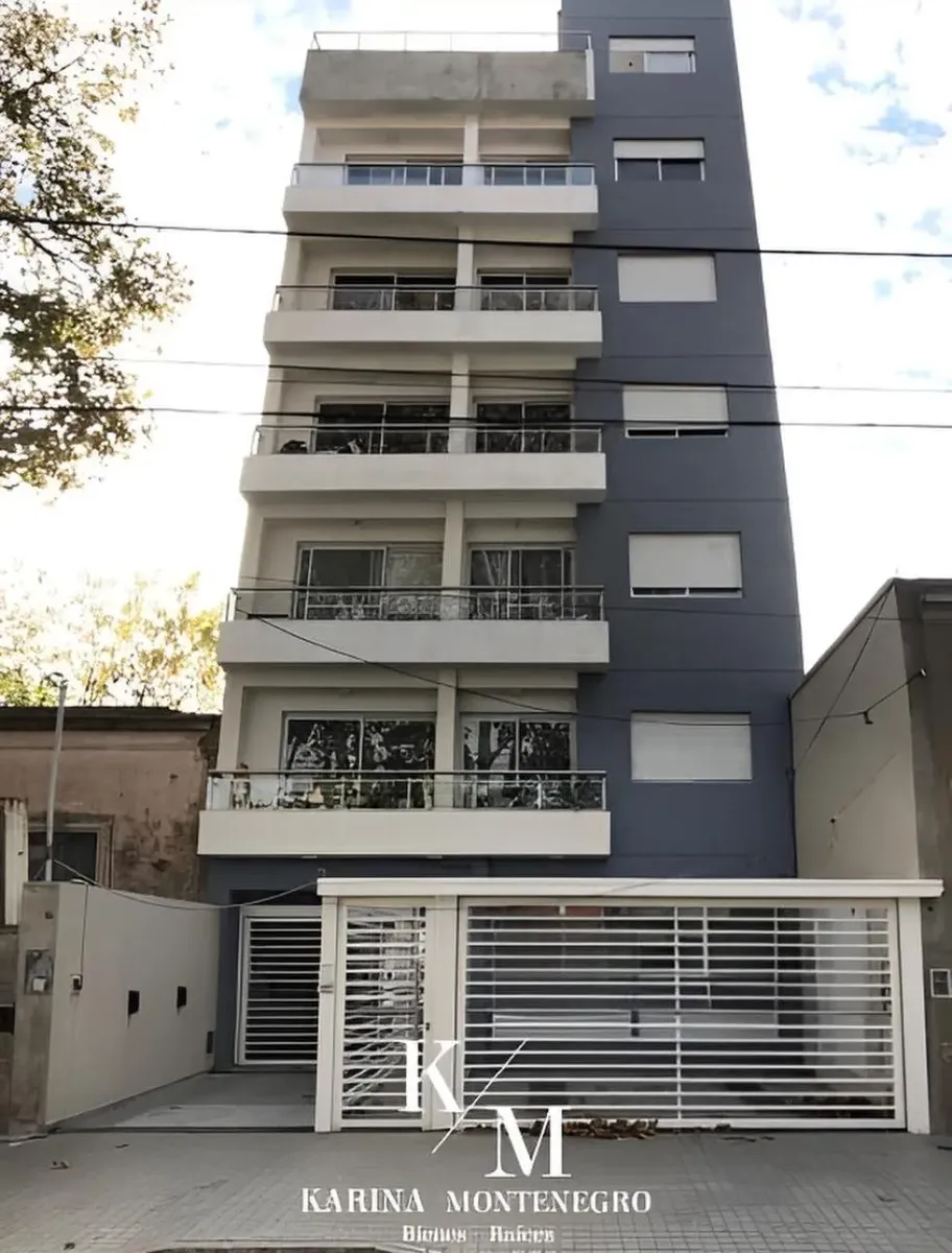 Apartamento de dois ambientes com varanda no San Andrés