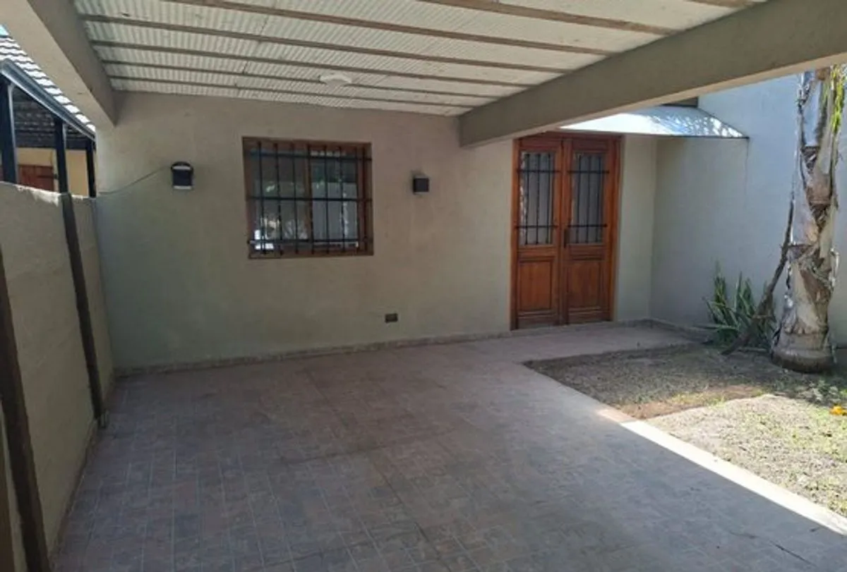 Casa de 5 ambientes en alquiler en Glew