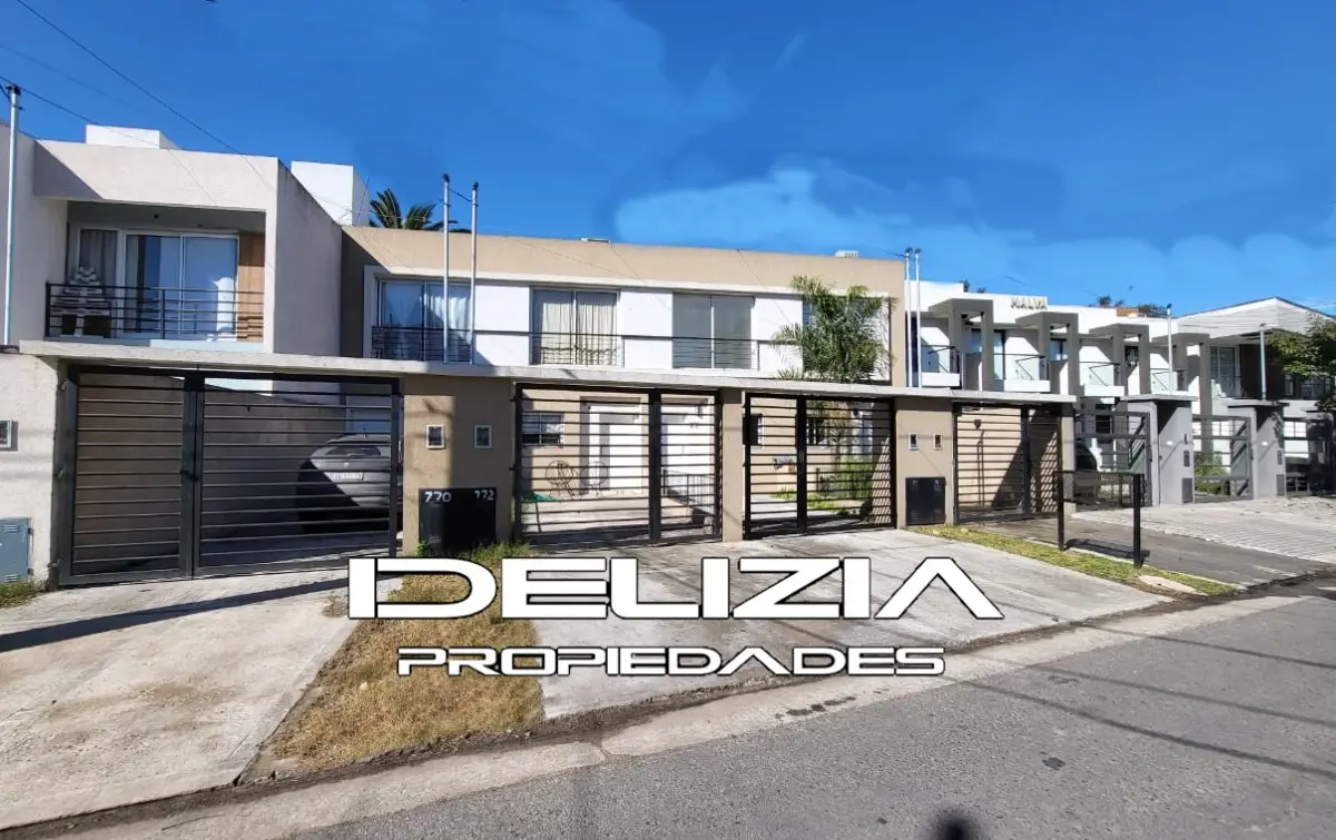 Apartamento duplex de 2 dormitórios em Ituzaingó Norte