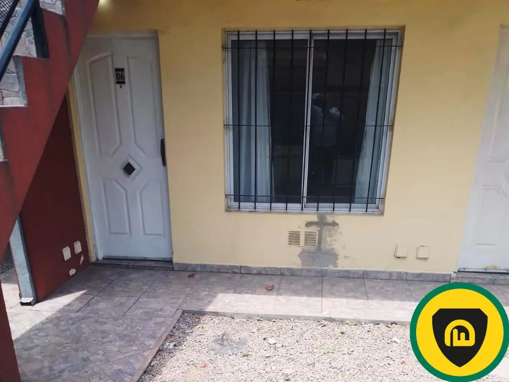 Apartamento de dois ambientes com vaga de garagem em Ituzaingó