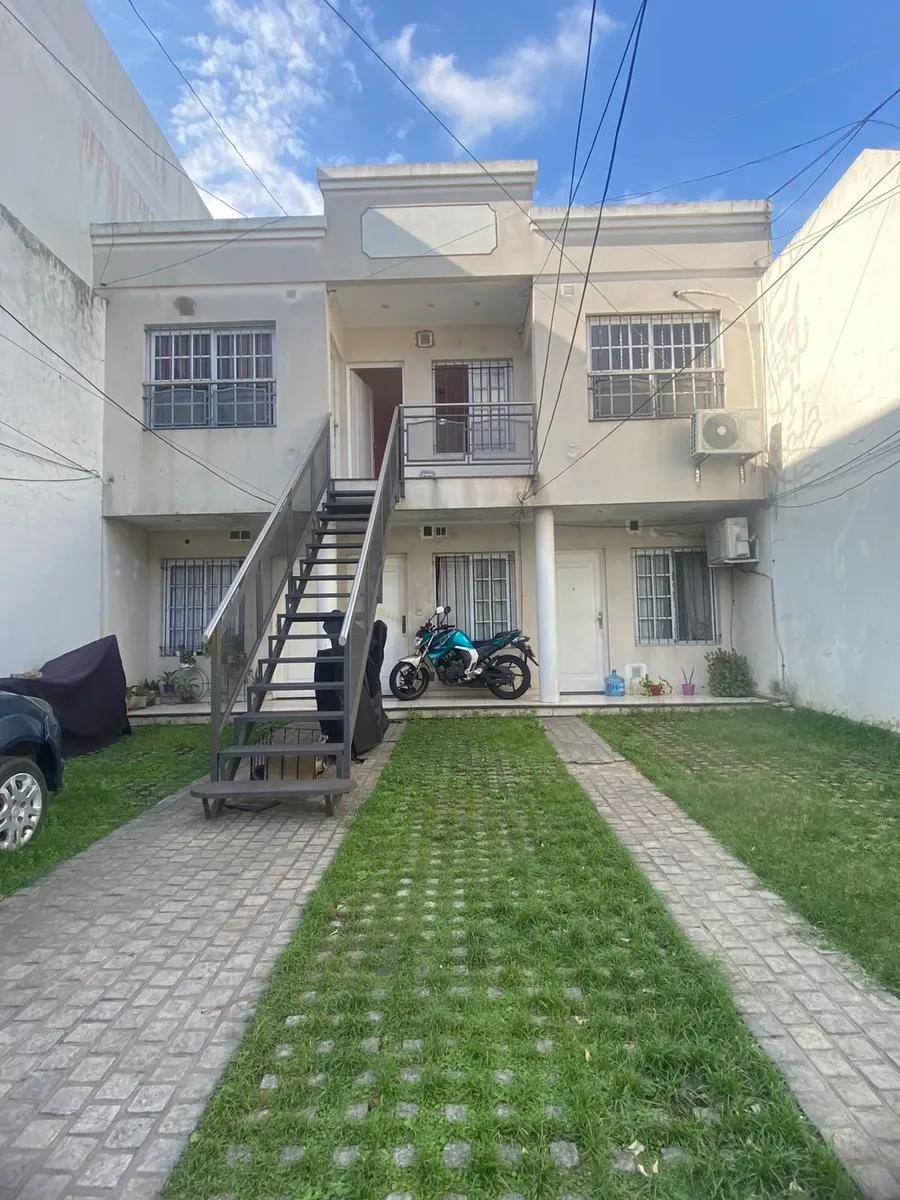 Apartamento de dois ambientes com vaga de garagem descoberta em Ramos Mejía