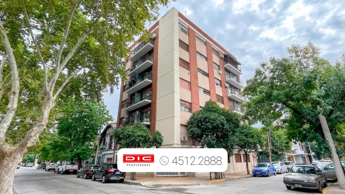 Apartamento de três ambientes com varanda em Martínez