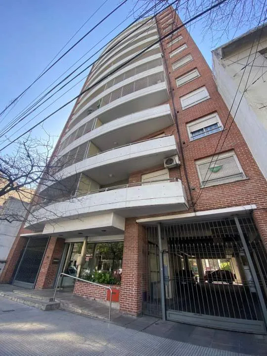 Departamento de 3 ambientes con balcón aterrazado y cochera en Parque Chacabuco
