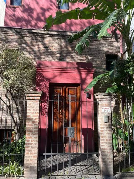 Five-bedroom apartment house in Almagro