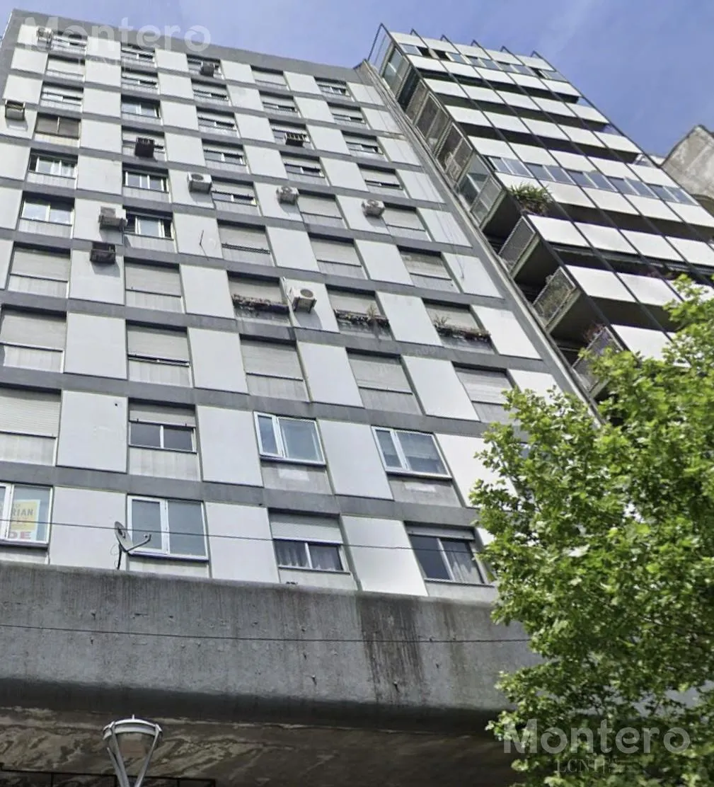 Apartamento de três ambientes para habitação e uso profissional em Balvanera
