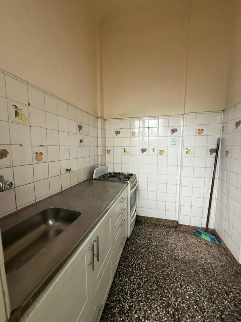 Departamento de 3 ambientes con dependencia en Barracas