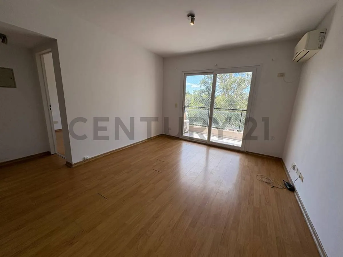Two-room apartment with balcony in Tigre