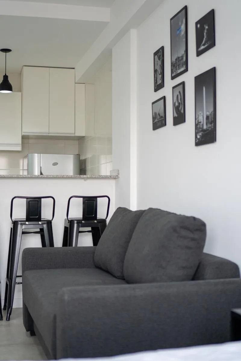 Monoambiente amoblado con balcón en Villa del Parque