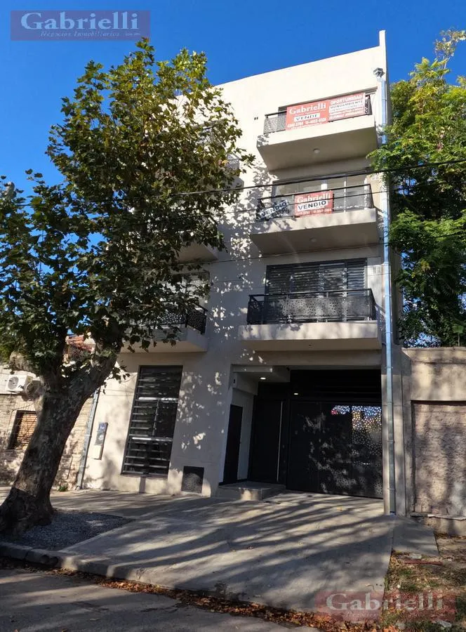 Monoambiente al frente de 1 dormitorio en Piñeyro