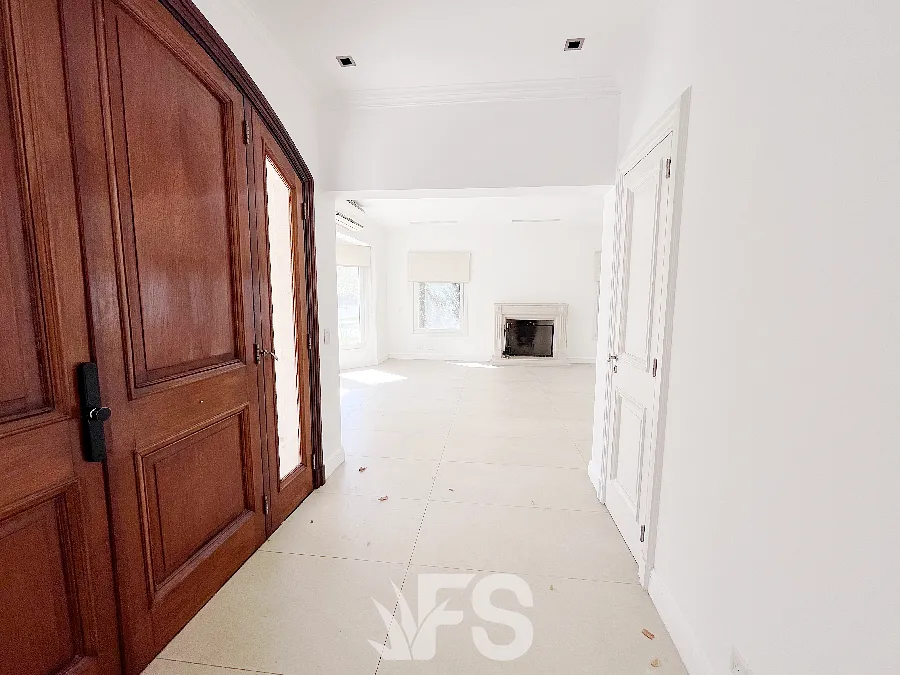 Four-bedroom apartment with office or playroom in Tigre