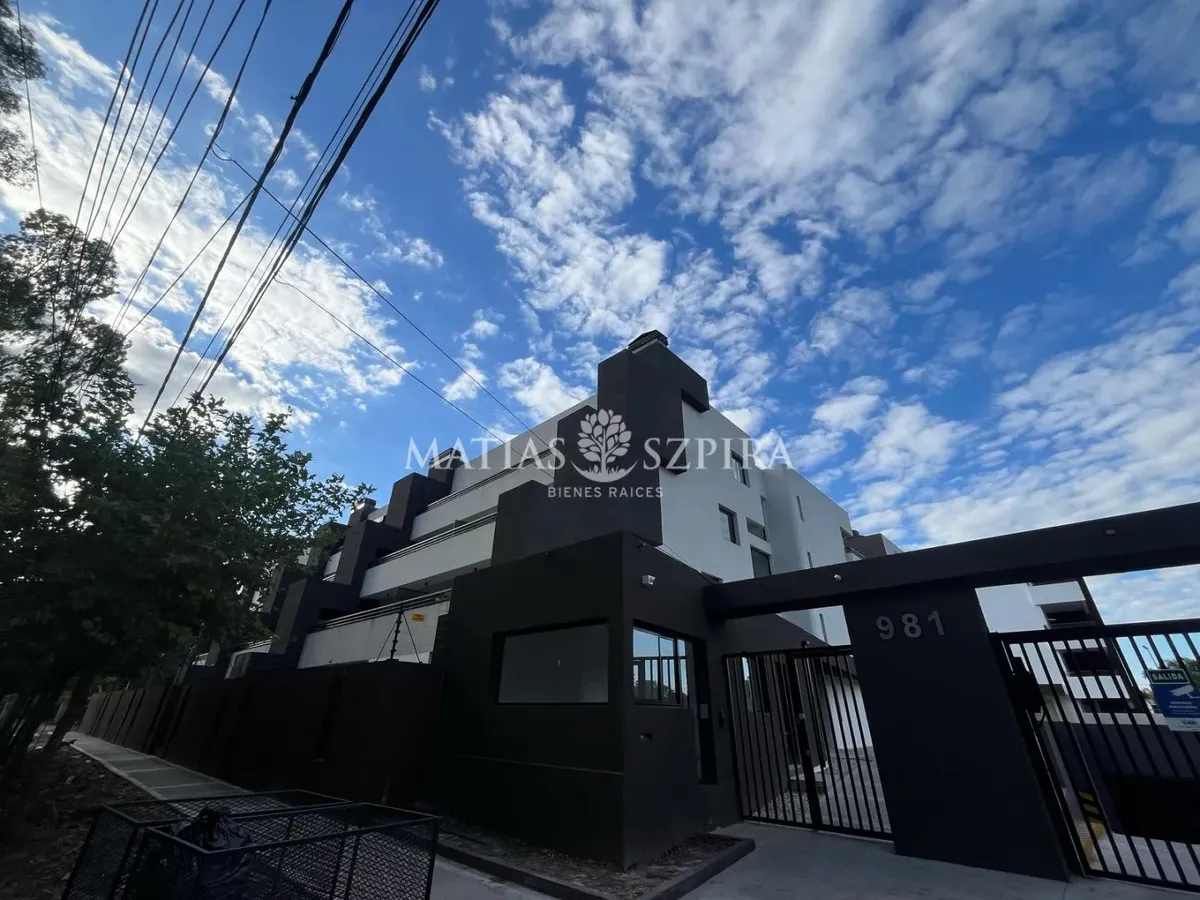 Kitnet novo com varanda em Ituzaingó, Hurlingham