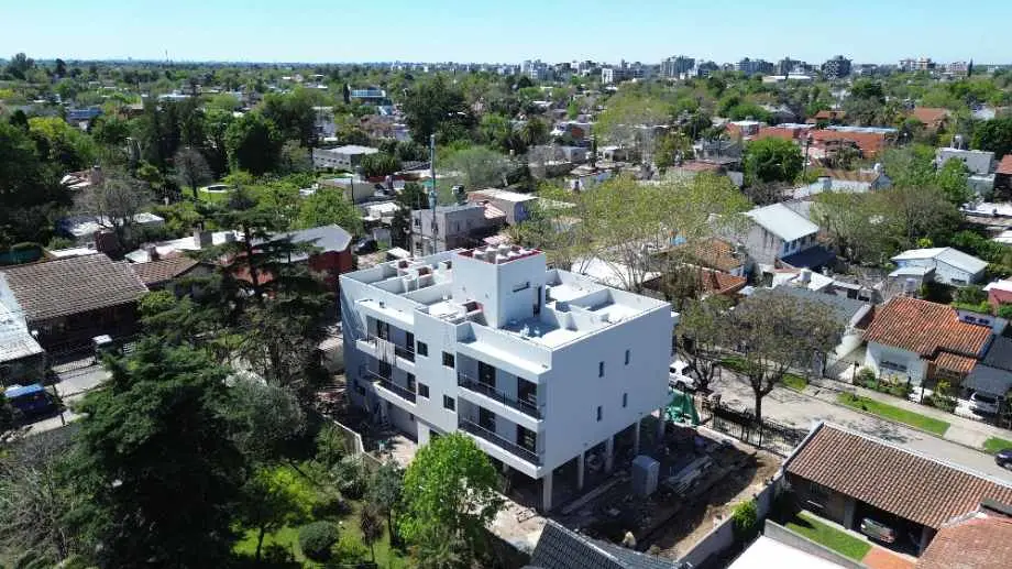 Apartamento de dois ambientes com vaga de garagem em Ituzaingó