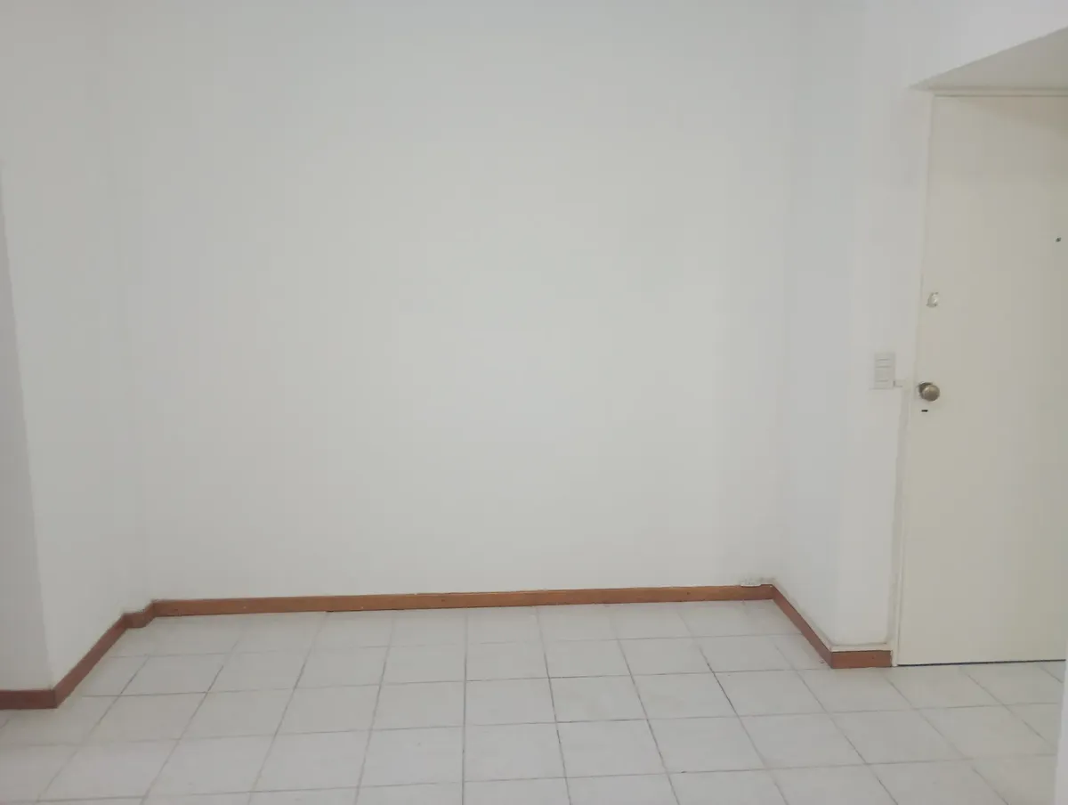 Apartamento de dois ambientes de frente em Balvanera
