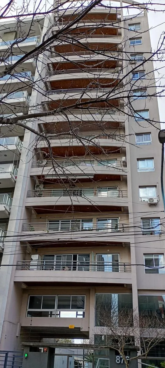 1-bedroom apartment with balcony and parking in Quilmes Centro
