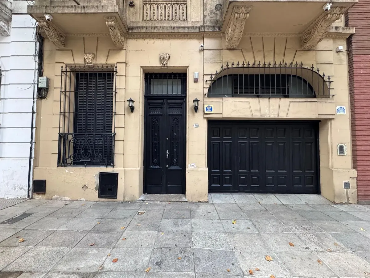 Дом с 4 спальнями и парковочным местом в Caballito