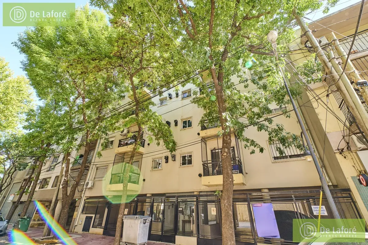 One-bedroom apartment with balcony and covered parking in Victoria