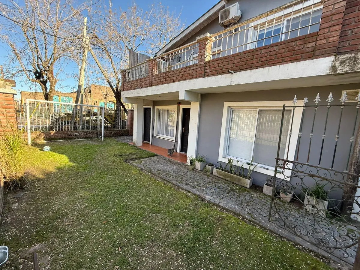 Casa de 3 ambientes en Villa La Ñata con 2 unidades independientes