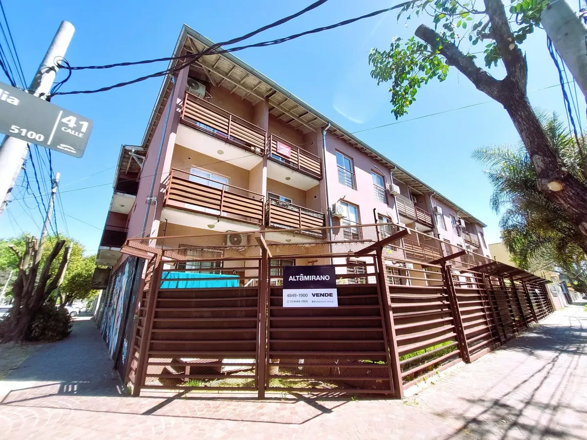 Two-room apartment with balcony and (covered) parking in General San Martín