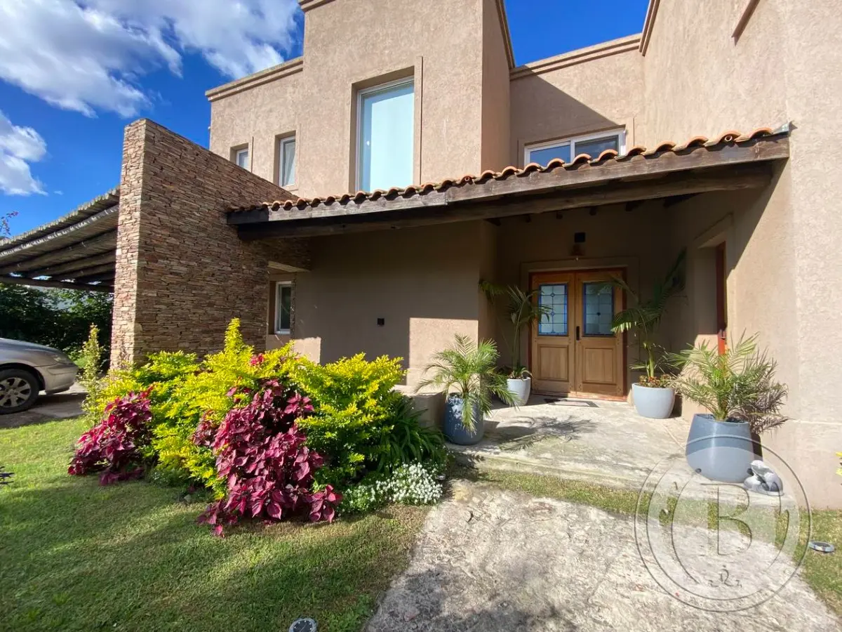 Casa de 2 andares para alugar em El Cantón Barrio Norte