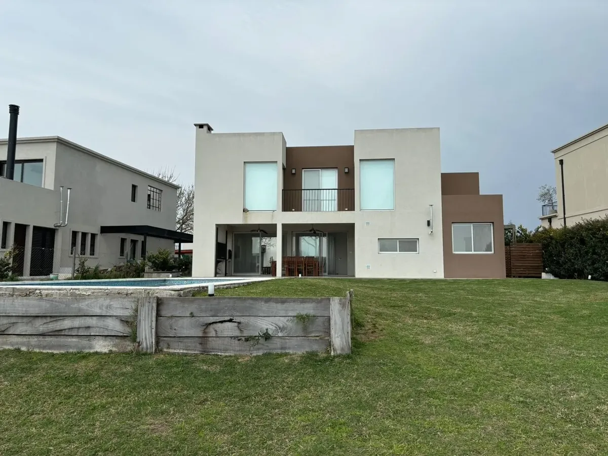 Casa En Alquiler Anual Amoblada Con Salida A La Laguna En El Cantón-escobar