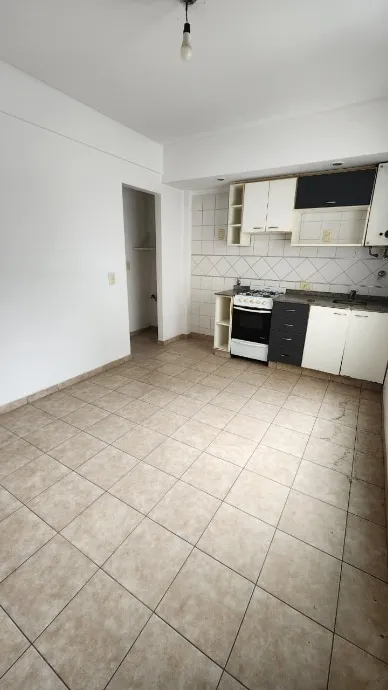 Apartamento de 2 ambientes com 1 quarto para alugar em Lanús Oeste