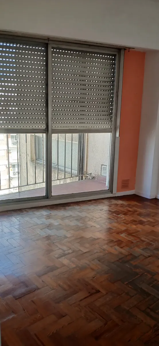Квартира с 2 спальнями и балконом в Quilmes Centro