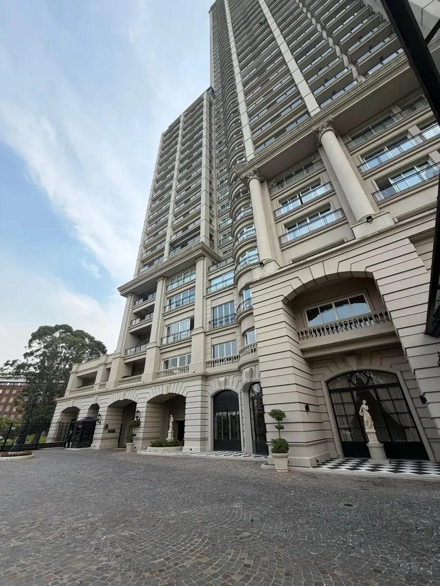 Двухкомнатная квартира с мебелью и парковочными местами в Puerto Madero