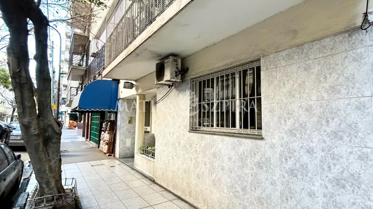 Departamento de 2 ambientes en planta baja con patio en Almagro