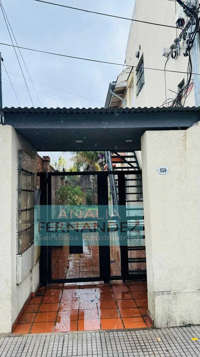 Departamento de 2 ambientes en Hurlingham con patio