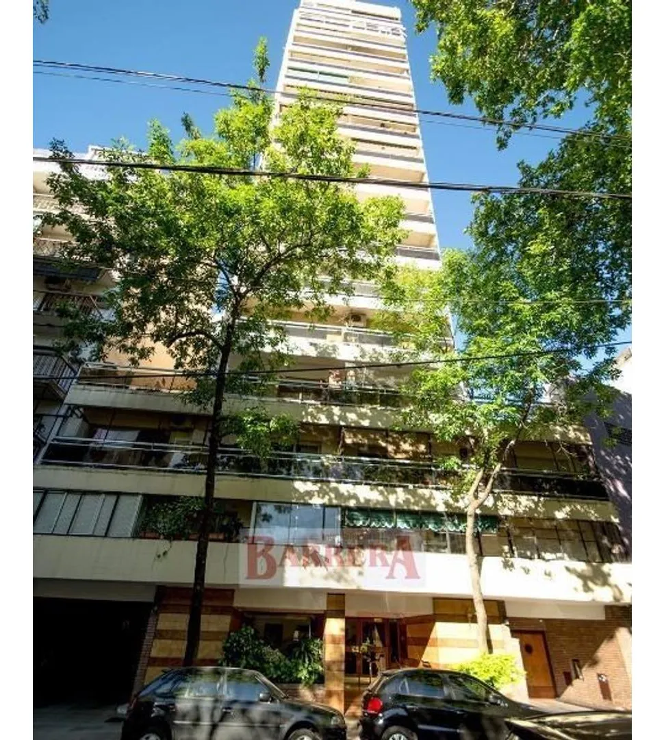 Apartamento de 2 ambientes de frente para a rua com varanda em Belgrano