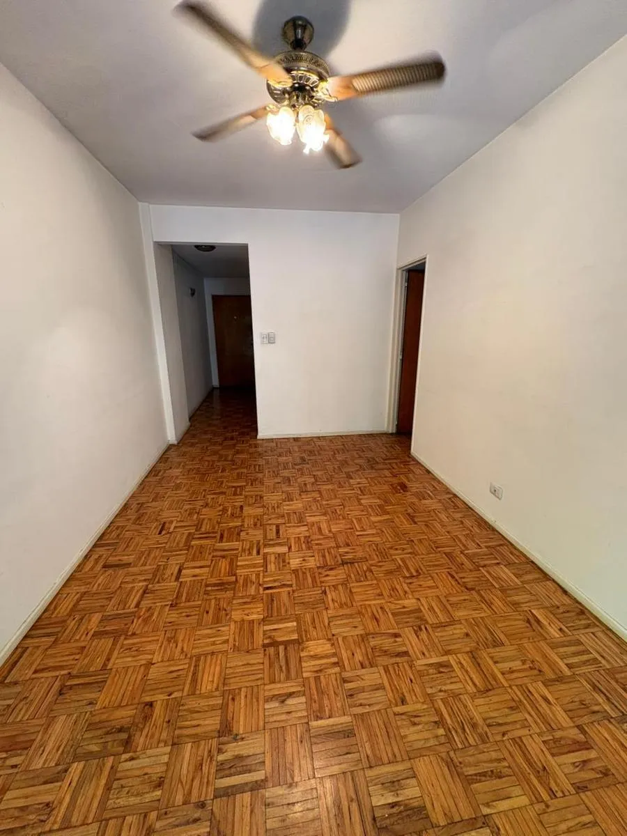 Departamento de 3 ambientes al frente en Floresta