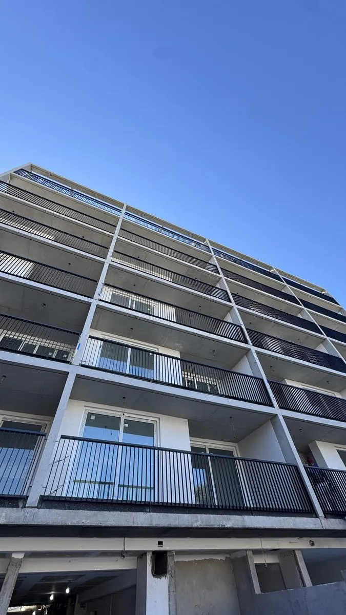 Apartamento de dois ambientes novo (nunca habitado) em Monte Castro