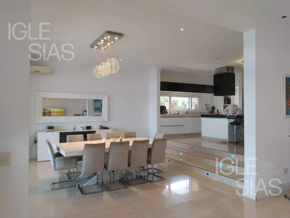 Four-bedroom house by the lake in Los Alisos, Nordelta, Tigre