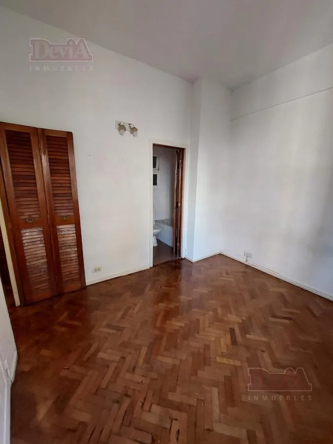 Квартира-студия в Recoleta, окна на улицу, 4-й этаж