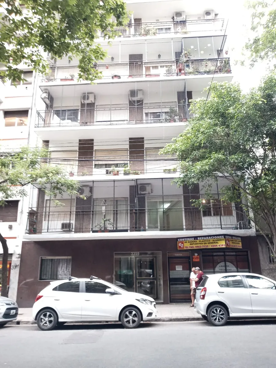 Apartamento de três ambientes com varanda na rua Paraguay em Recoleta