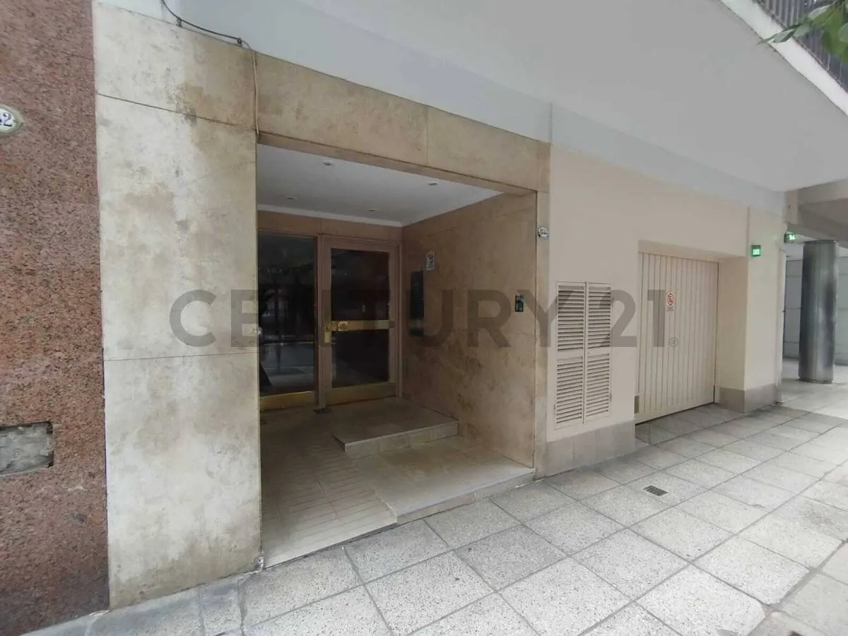 Apartamento de dois ambientes no contrafrente em Recoleta