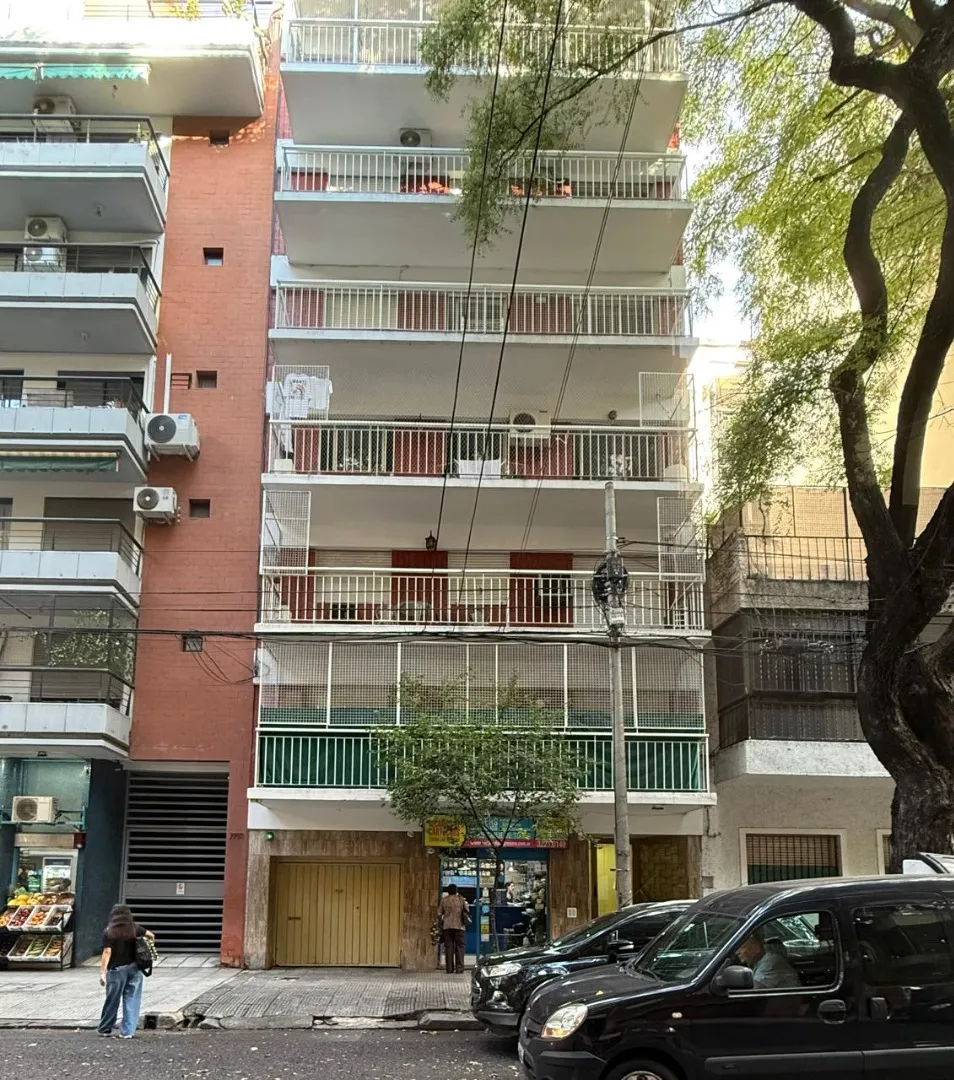 Departamento de 3 ambientes contrafrente con balcón en Belgrano