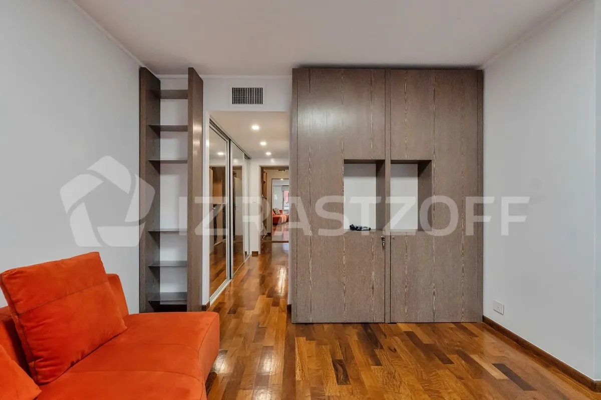 Furnished four-bedroom apartment in Puerto Madero with terrace, two parking spaces